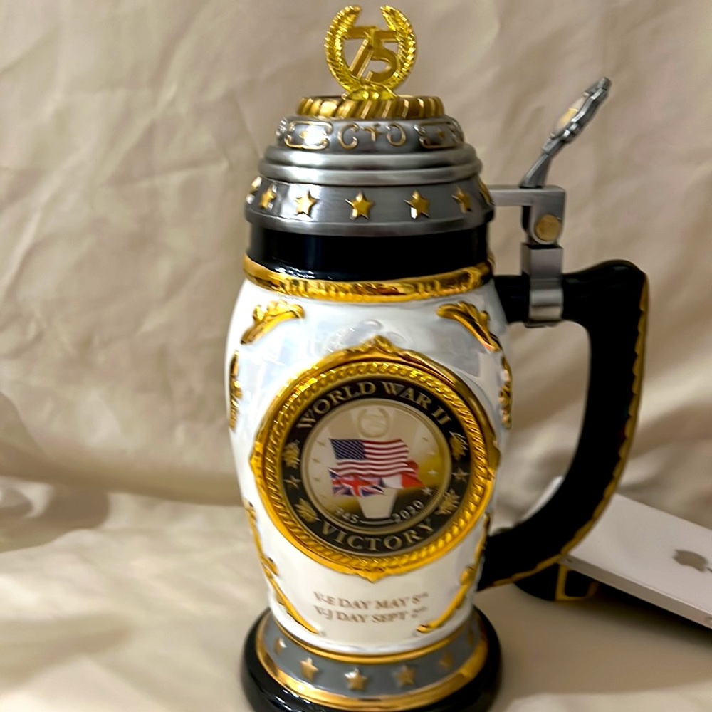 The Bradford Exchange 75th Anniversary WORLD WAR II VICTORY 1945 - 2020. A1670.